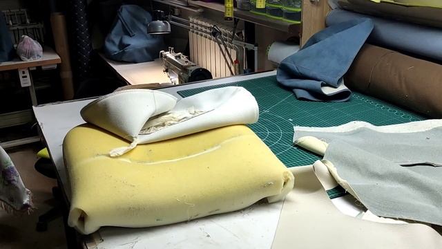 Как самому перетянуть компьютерное кресло экокожей? #перетяжкамебели#перетяжка смотреть онлайн