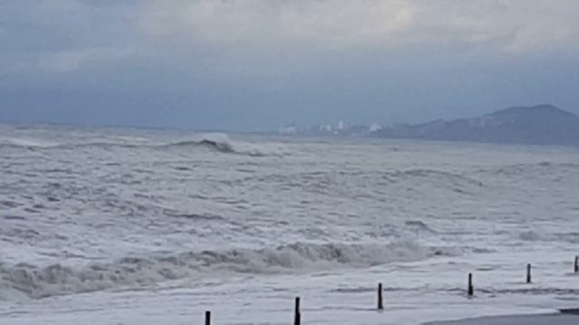 Штормище в Адлере. Сентябрь 2018 смотреть онлайн