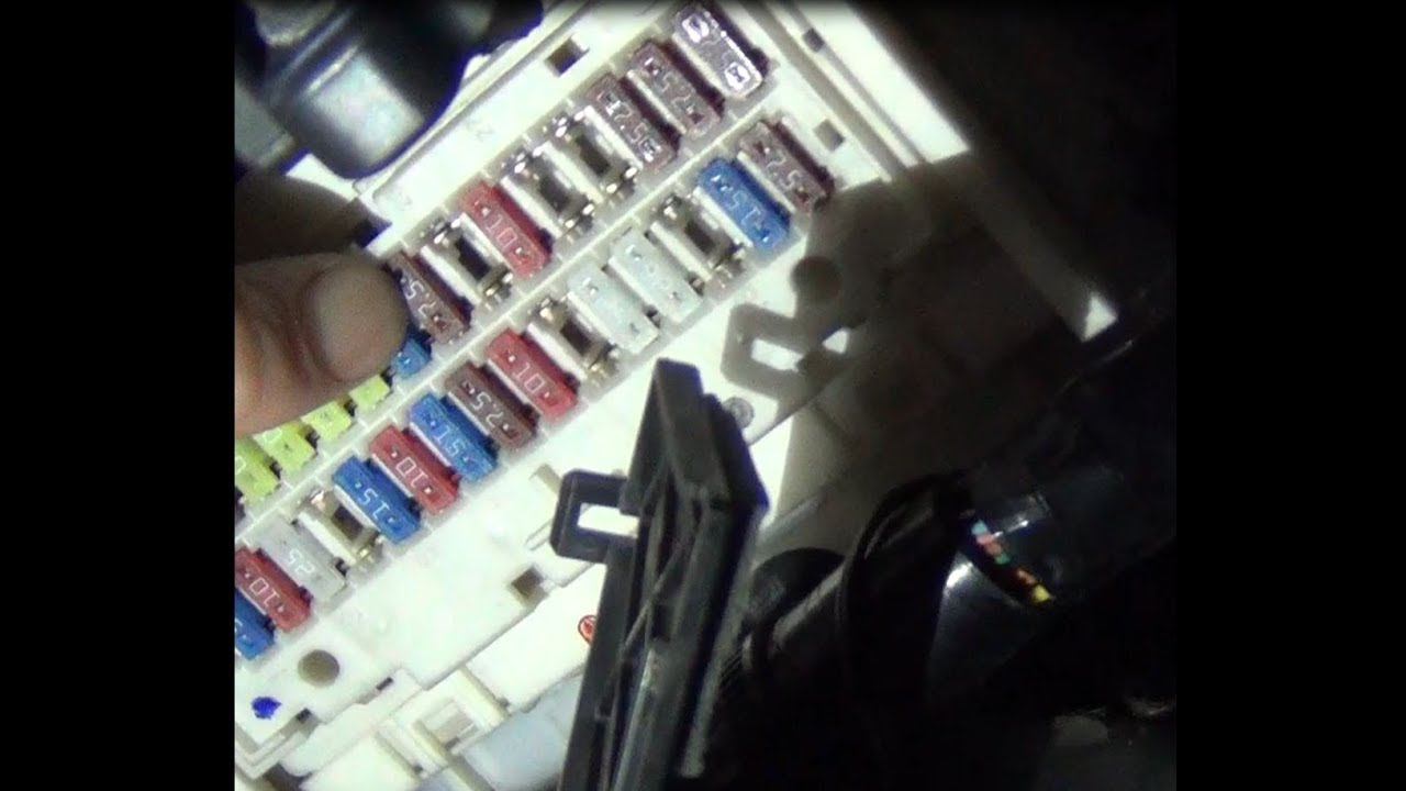 Замена предохранителя №8 предохранителя аудиосистемы в тойоте королла Е150 смотреть онлайн