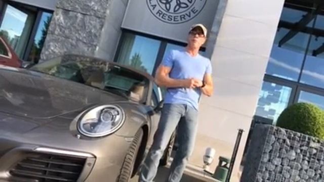 Жан-Клод Ван Дамм поздравляет русский фан-клуб ВКонтакте с юбилеем смотреть онлайн