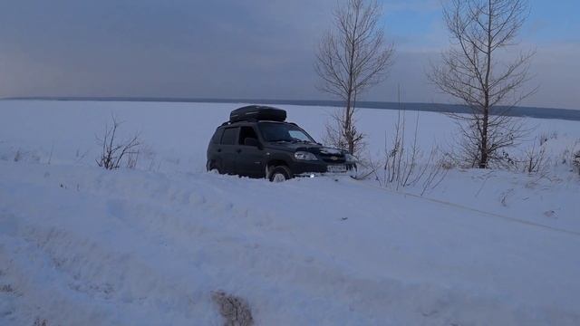 Haval H5 VS Шеви Нива, зима, бездорожье, приключения на берегу Камы