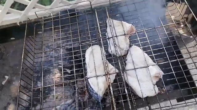 Акула на мангале, готовлю и ем смотреть онлайн