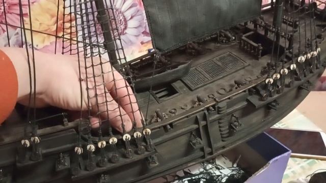 Сборка модели корабля черная жемчужина Устанавливаем парус между 1 и 2 мачтой смотреть онлайн