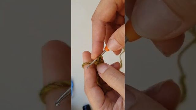 Как набрать петли крючком эластичным способом. Как начать вязать крючком, для начинающих смотреть онлайн