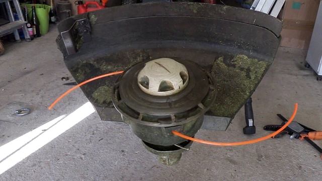 Tutoriel débroussailleuse : Comment monter la tête de coupe + recharge fil tête automatique (RYOBI смотреть онлайн