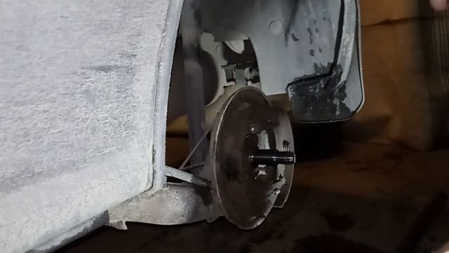 Почему клинит заднее колесо на лада ларгус. смотреть онлайн