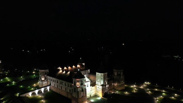 Салют на свадьбе в Мирском замке. смотреть онлайн