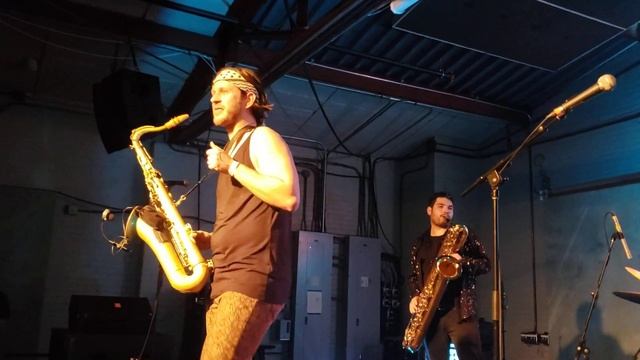 Halfway to the Hudson LIVE - The Lucky Chops смотреть онлайн