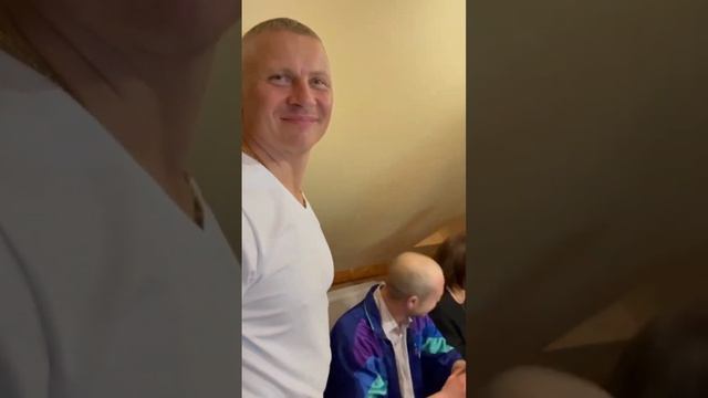 ПЕСНЯ В ПОДАРОК БРАТУ НА ДЕНЬ РОЖДЕНИЯ ? спела для брата на юбилей #песнявподарок