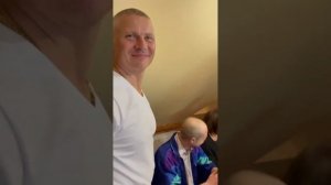 ПЕСНЯ В ПОДАРОК БРАТУ НА ДЕНЬ РОЖДЕНИЯ ? спела для брата на юбилей #песнявподарок