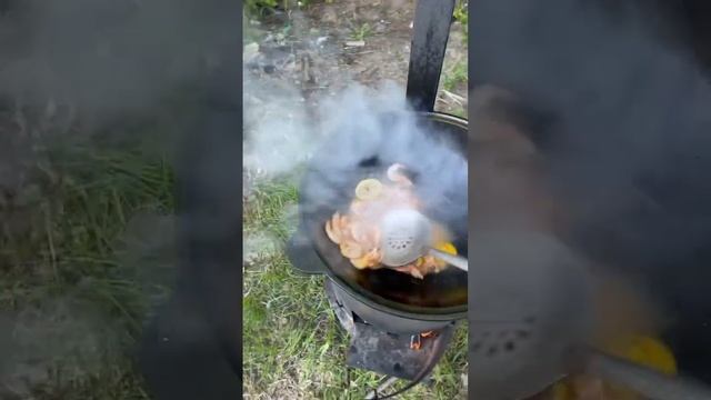 Жареные креветки в казане смотреть онлайн