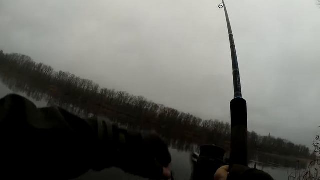 ловля на спиннинг толстолоба зимой 2021 году (Днепр) смотреть онлайн