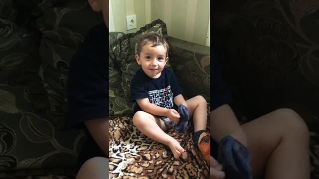 Носки лучше надевать с закрытыми глазами смотреть онлайн