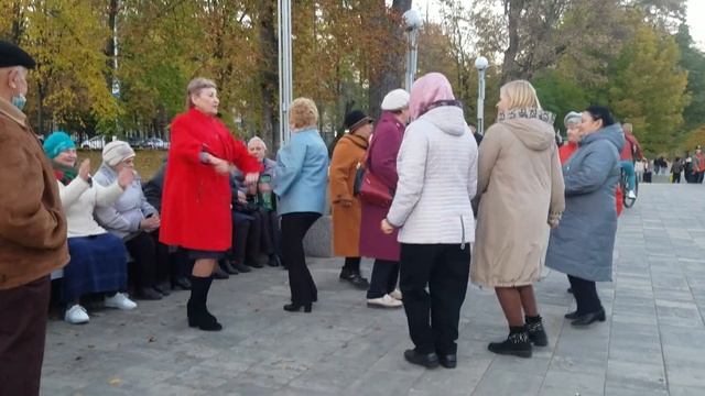 1800, гармошка, народные танцы, под гармонь, жители Орла поют, танцуют в горсаду, парк, ЦПКиО, горо смотреть онлайн