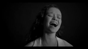 ??12-летняя девочка Анастасия Иванова исполнила композицию, посвященную нашим отважным солдатам.