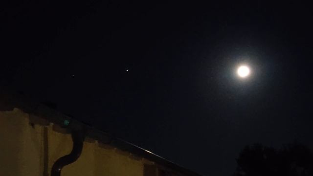 Парад планет 04.07.2020. Редкое явление природы. Луна Юпитер Сатурн смотреть онлайн