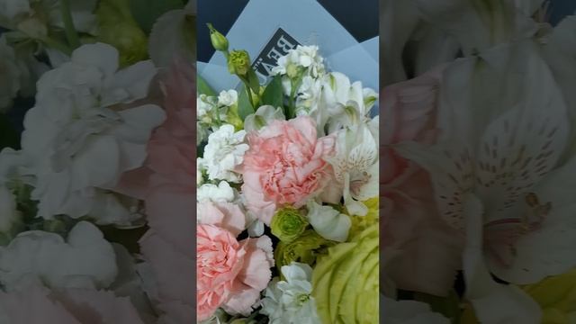Букет с альстромерией розами и гвоздикой Гринроуз #доставкацветов #розы #альстромерия #roses смотреть онлайн