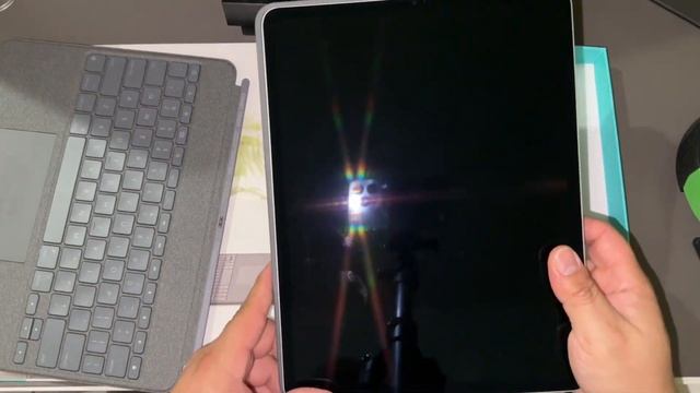 Logitech Combo Touch for 12.9 iPad Pro смотреть онлайн