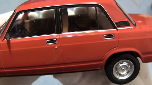 ВАЗ-2107 Жигули 1:24 ЛЕГЕНДАРНЫЕ СОВЕТСКИЕ АВТОМОБИЛИ 30 Hachette
