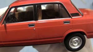 ВАЗ-2107 Жигули 1:24 ЛЕГЕНДАРНЫЕ СОВЕТСКИЕ АВТОМОБИЛИ №30 Hachette