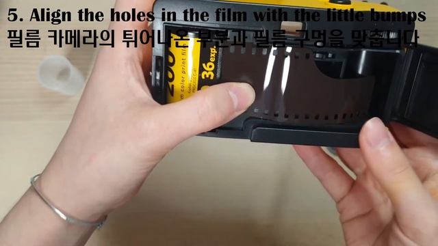 How to put film in a camera(Kodak M35) 필림 카메라에 필름 넣는 방법 feat. 코닥 M35 смотреть онлайн
