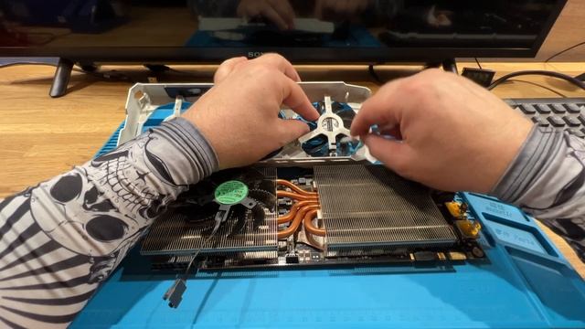 КАК ПОМЕНЯТЬ ВЕНТИЛЯТОР БЕЗ ПОЛНОЙ РАЗБОРКИ ВИДЕОКАРТЫ 1080Ti смотреть онлайн