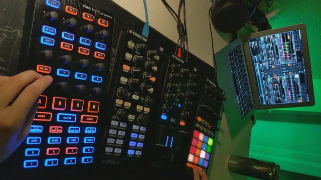 Techno / Tech-House Mix #4 | Traktor X1 F1 Z1, CMD DV-1 | Dav!d смотреть онлайн