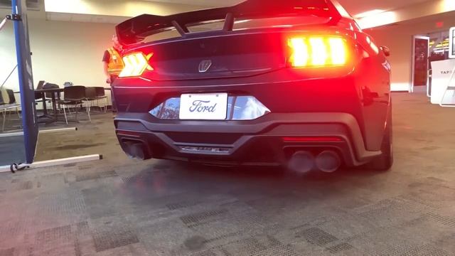 2024 Ford Mustang Dark Horse cold start смотреть онлайн