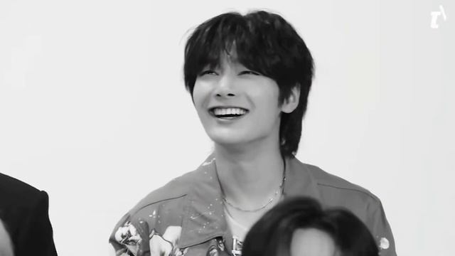 Stray kids и игра в "правда или действие" смотреть онлайн