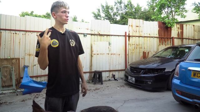 Гараж Олега в Гонконге, обзор китайского электрокара NIO с пожизненной гарантией смотреть онлайн