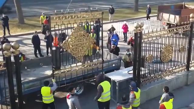 А как вы думаете чья это было идея? смотреть онлайн