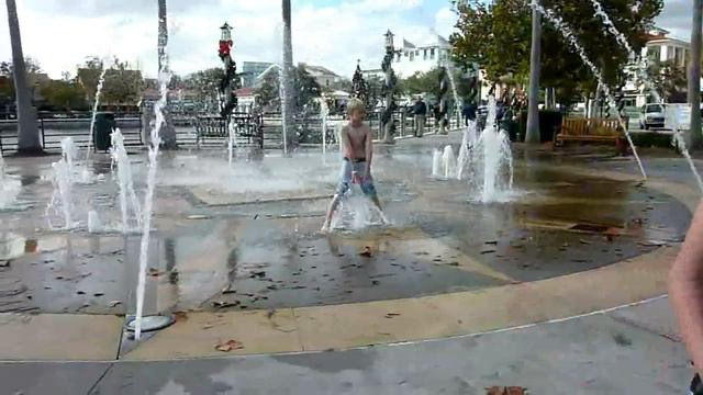 Fountain Play.avi