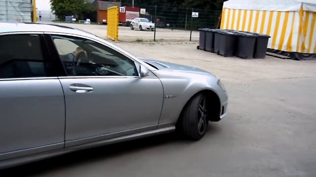 Mercedes-Benz S63 AMG W221 Start Up