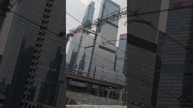от МКАД вокруг Москва Сити за несколько минут на новейших поездах красивый вид Москвы из окна смотреть онлайн