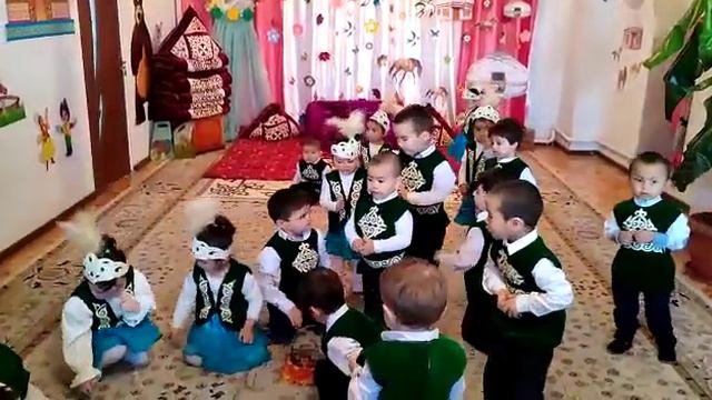 Хан талапай ойыны. Балапан тобы смотреть онлайн