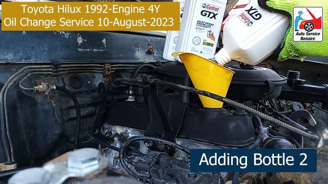 Toyota Hilux 1992 Engine 4Y-Oil Change Service смотреть онлайн