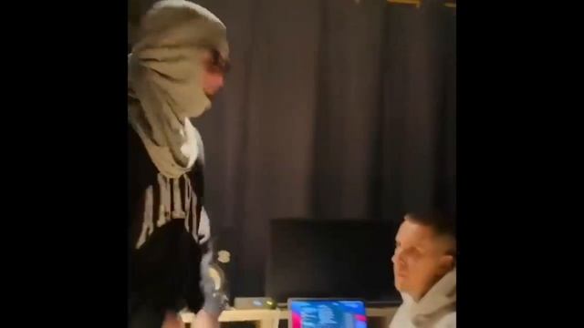 КАК УСТАНОВИТЬ СТАТУС БАНДАНЫ В ВК смотреть онлайн