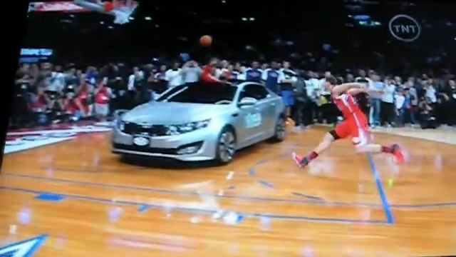 Blake Griffin dunks over a car nba slamdunk contest 2011 смотреть онлайн