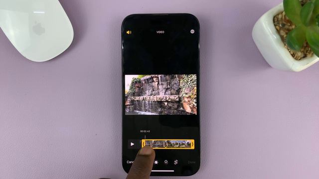 iPhone 14/14 Pro: How To Trim Video смотреть онлайн