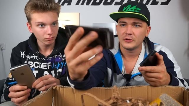 Купили на аукционе большую потерянную коробку, наполненную айфонами! смотреть онлайн