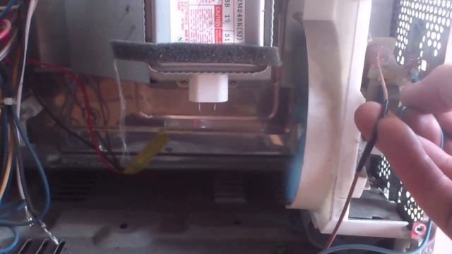 Проверка вентилятора охлаждения СВЧ печи. Checking the cooling fan of microwave oven. смотреть онлайн