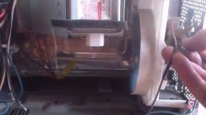 Проверка вентилятора охлаждения СВЧ печи.  Checking the cooling fan of microwave oven.