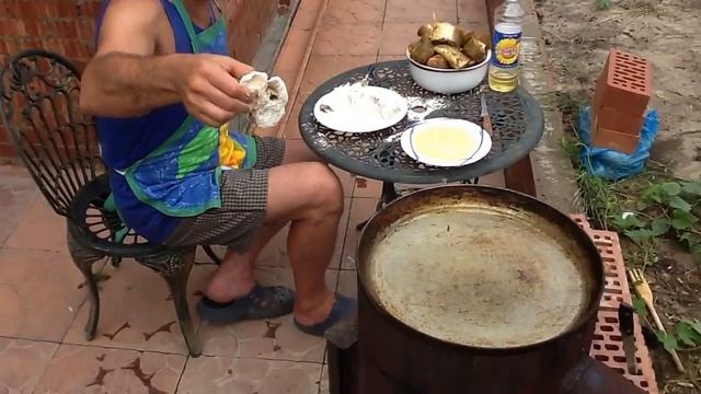 Жарю рыбу на сковороде смотреть онлайн