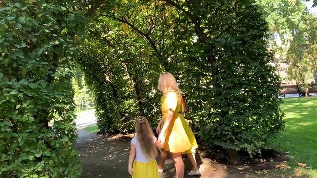 ЖИВОЙ ХАРЬКОВ, ЖАРА НАСТУПАЕТ. САД ШЕВЧЕНКО С ДРУЗЬЯМИ | Irina Belaja live смотреть онлайн