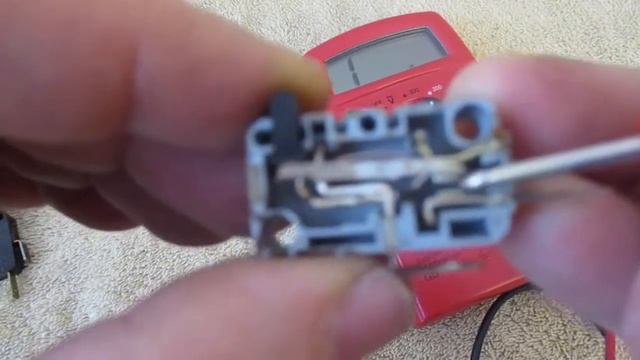 Microswitch HOW IT WORKS! Inside a Microswitch Snap Action switch End switch or Cherry Switch смотреть онлайн