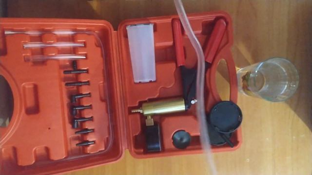 Как одному прокачать тормоза? Инструмент для прокачки тормозов. смотреть онлайн