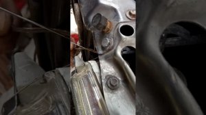 Audi 80 трос капота оборвался