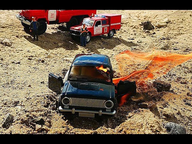 Горит машина ВАЗ 2101 Копейка! Поджег железную модель машины! смотреть онлайн