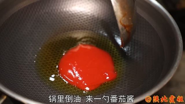【陕北霞姐】陕北又下大雪了，霞姐给家人做排骨两吃，软嫩脱骨一口一个吃过瘾了！ смотреть онлайн