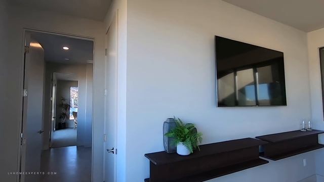 Unique Modern Multi-Family Living on Mountain Side, Las Vegas City Views, with Indoor Outdoor Livin смотреть онлайн